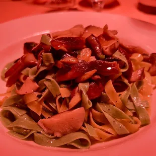 Spinach &amp; egg fettuccine with mushrooms, olive oil and garlic. Amazingly simple and delicious