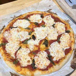 Margarita Pizza. Absolutely amazing. The sauce is so delicious. Our first time here we will definitely come back again.