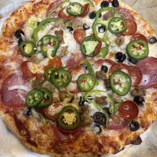 Medium combination no mushrooms substituted with jalapeños