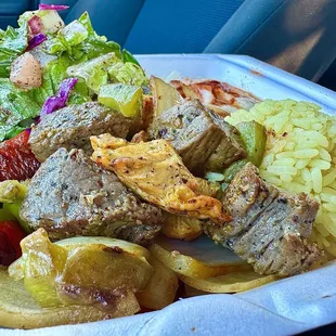 Combo plate is PAINFULLY DELICIOUS. Their white meat is flavorful and tender. Beef is scrumptious. Hummus is buttery smooth!