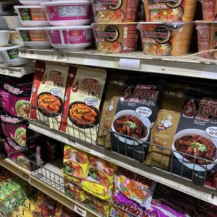 Different flavored rice cakes and more noodles