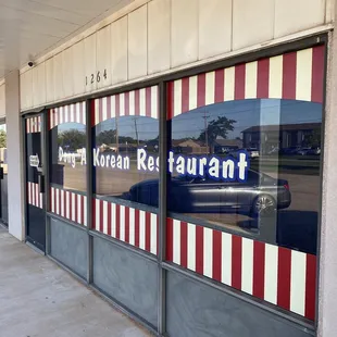the outside of the restaurant