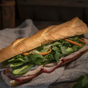 COLD CUT HAM SANDWICH
(BÁNH MÌ THỊT NGUỘI)