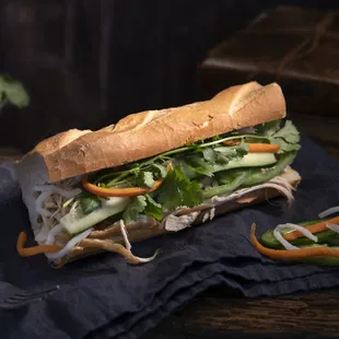 GRILLED CHICKEN SANDWICH 
(BÁNH MÌ GÀ NƯỚNG)