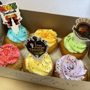 food, cupcakes, dessert