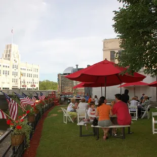 backyard riverside dining - dog friendly