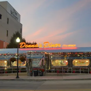 Donna&apos;s Diner - Sharon PA