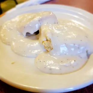 Creamy Biscuits &amp; Gravy