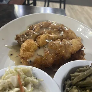 Chicken fried chicken, green beans, and Cole slaw. Tender chicken. Great flavor