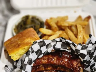 Smokin’ Wings and Southern Things