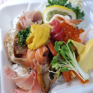 Chirashi Sushi Deluxe