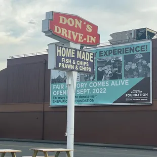 Don&apos;s Drive in sign