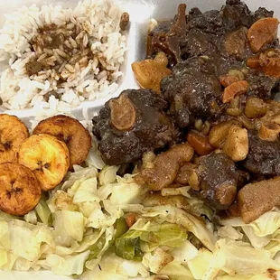 Oxtails.
This will forever be the star of the show and Dons Jamaican Kitchen will never disappoint.