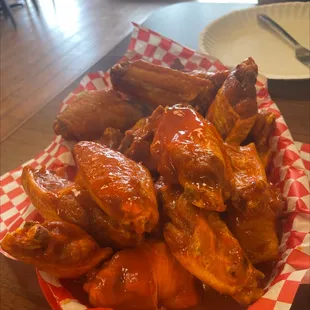 20 wings pipping hot