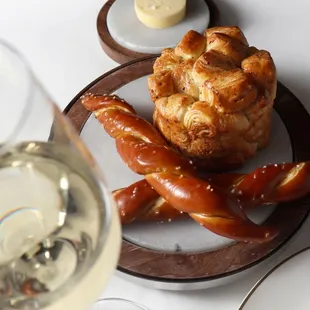 Bread Service photographed by @damoneats