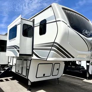 2023 Montana 3941FO (Front Office! Four Rooms!)