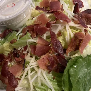 Caesar salad with bacon sans croutons