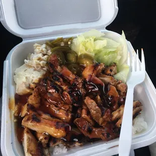 #4 chicken plate with rice, salad, jalapeños, macaroni and potato salad and yummy sauce.