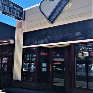 Piano Bar in Downtown Las Vegas Near FSE