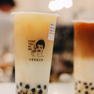 Osmanthus jasmine milk tea w brown sugar boba | (ig: @alisa.eats.food)