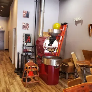 Coffee grinder (they do it on-site)