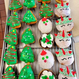 christmasdonut2021( 8am everyday)