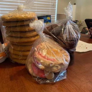 Chocolate Chip Cookies Chocolate Muffins Cuernitos