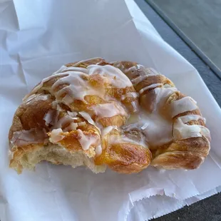 Mango croissant