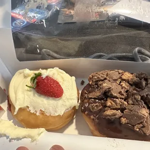 Cheesecake donut and Reese&apos;s