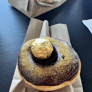 Ferrara roche donut