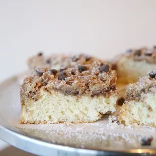 cinnamon vanilla chocolate chip crumb cake