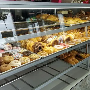 donuts, dough desserts, food