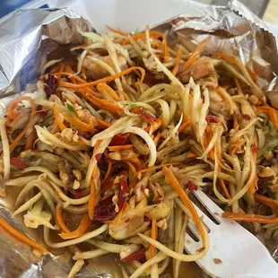 Bok Lahong (papaya salad - Khmer style)