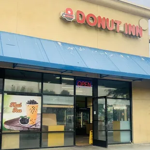 the front of a donut inn