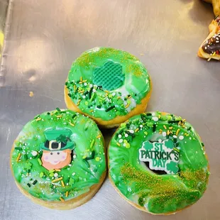 food, dessert, cupcakes