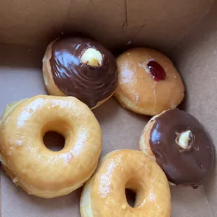 Mmm asked for 4 lol got 5? But great donuts.