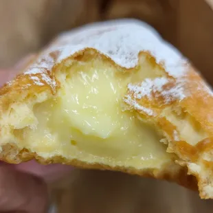 Lookit all dat CUSTARD in da Long John!