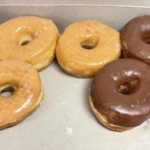 2. Raised Glaze Donut &amp; chocolate 3. Raised Chocolate Donut