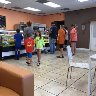 Looks open to me. Please fix it, Yelp.