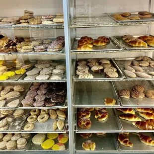 food, donuts, dough desserts