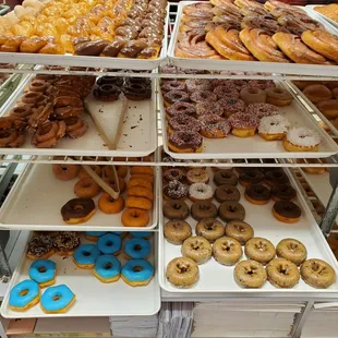 They make fresh donuts  EVERYDAY !!