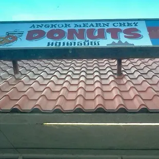 a sign on the roof of a donut shop