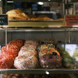 warm and cozy in here. Donuts are so soft and fluffy. To die for!
