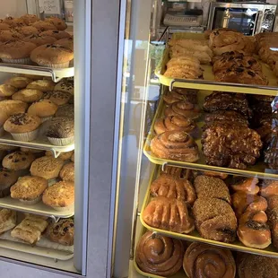 Lots of donuts available around noon on a weekday 1.07.21