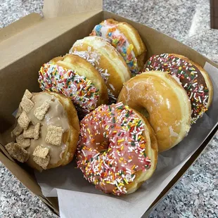 Glazed, chocolate sprinkle, strawberry sprinkle, vanilla sprinkle, Cinnamon Toast Crunch, fruity pebbles and coconut