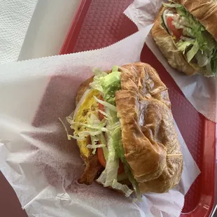 Egg, bacon, avocado, lettuce, mayo,tomato and jalapeños.