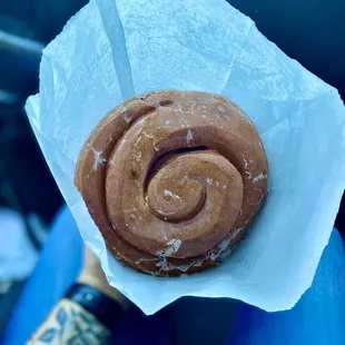 Cinnamon roll (huge!!!)