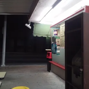 the inside of a fast food restaurant