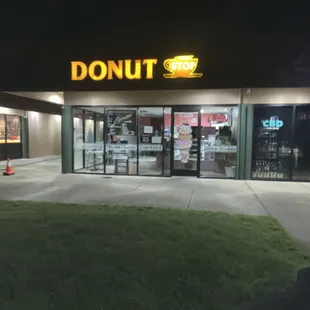 Monday morning... 5am... Closed SMH ‍