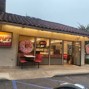 Donut Storr.  Not star or store !